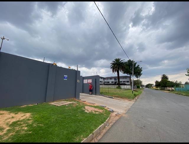 991M² WAREHOUSE TO LET IN MARAISBURG